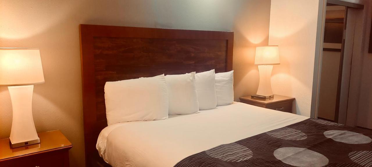 Oceanside & Suites, A Days By Wyndham 2*