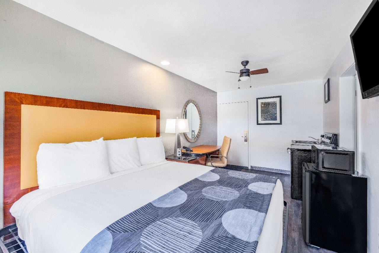 Oceanside & Suites, A Days By Wyndham Motel