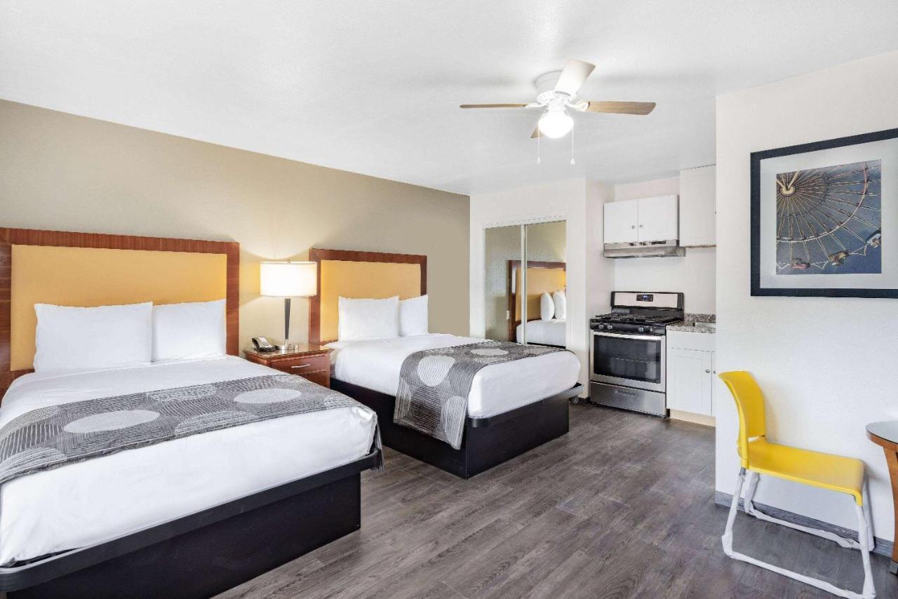 Oceanside & Suites, A Days By Wyndham Motel 2*