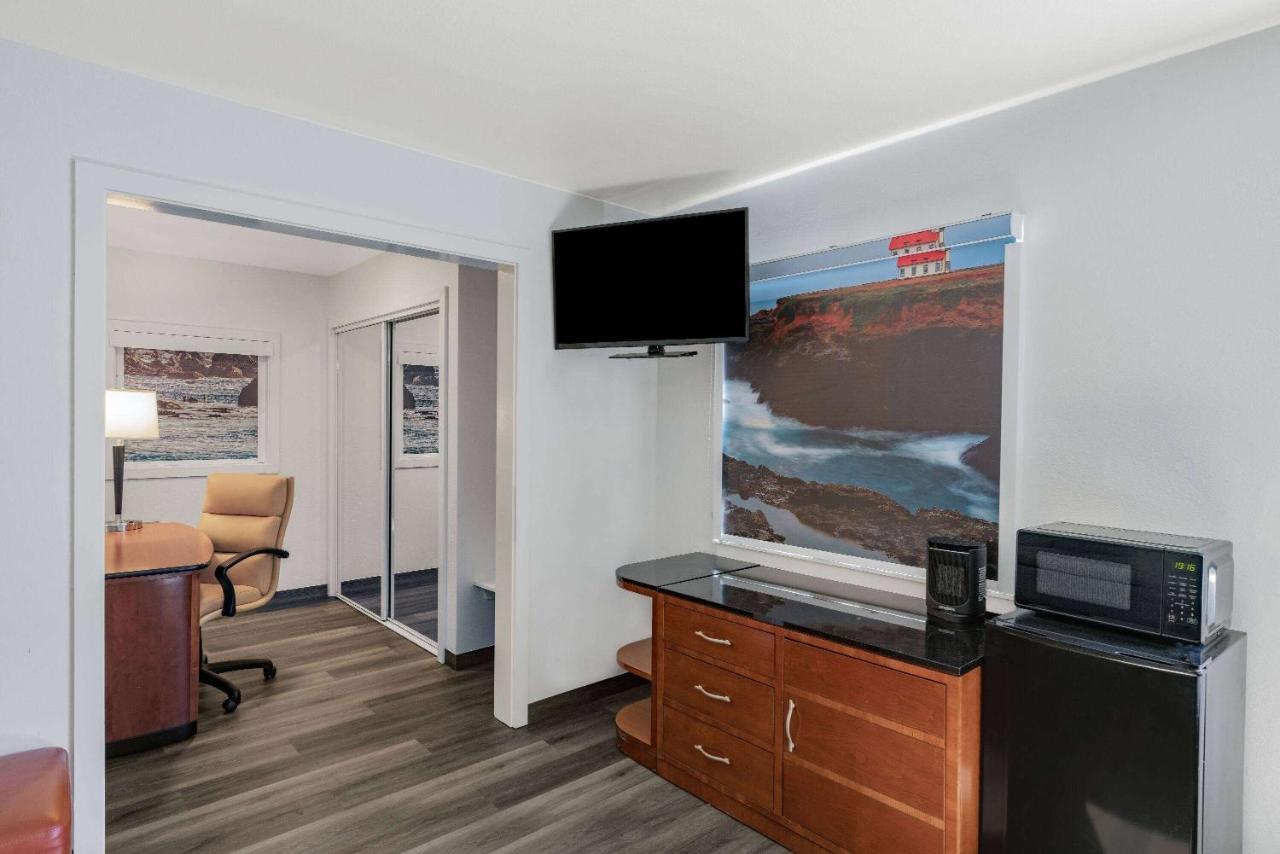 Oceanside & Suites, A Days By Wyndham Motel